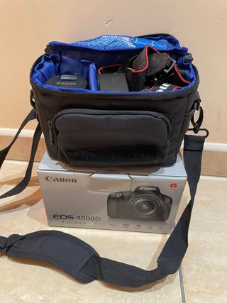 Cámara Canon EOS 4000D con Bolso