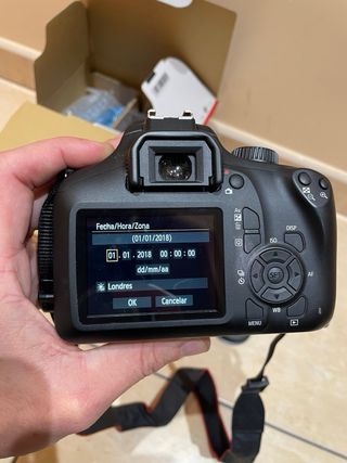 Cámara Canon EOS 4000D con Bolso