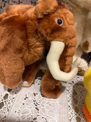 Peluche Mamut, Alce, Tigre Dientes Sable y Pato