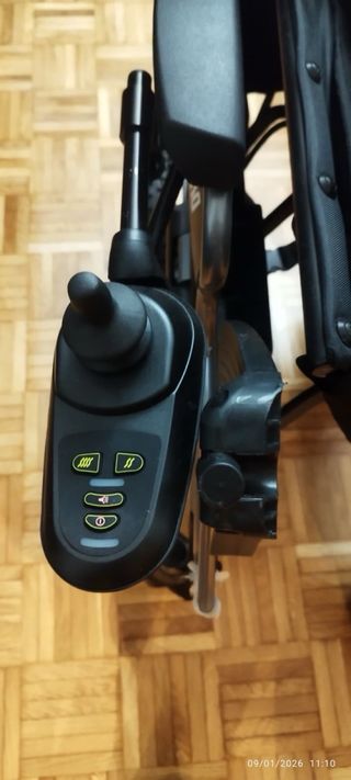 Silla de ruedas eléctrica y plegable MARTINIKA