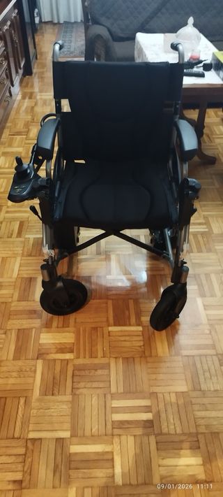 Silla de ruedas eléctrica y plegable MARTINIKA