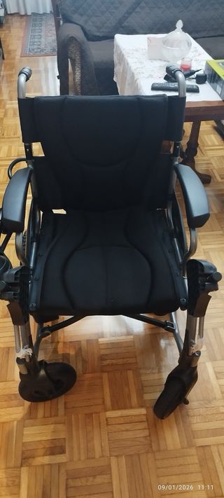 Silla de ruedas eléctrica y plegable MARTINIKA