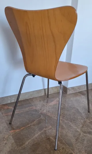 Sillas de madera y metal