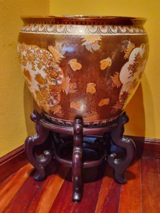 Macetero de porcelana Wa Fung + soporte de madera