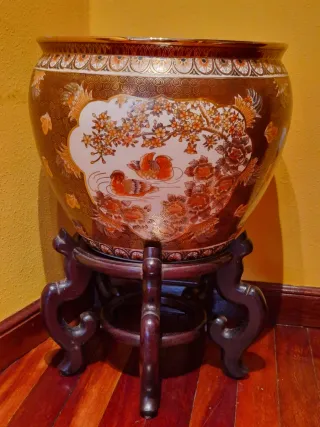 Macetero de porcelana Wa Fung + soporte de madera