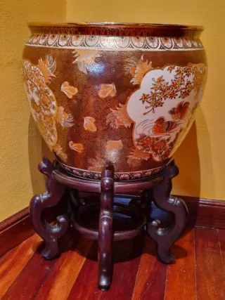 Macetero de porcelana Wa Fung + soporte de madera