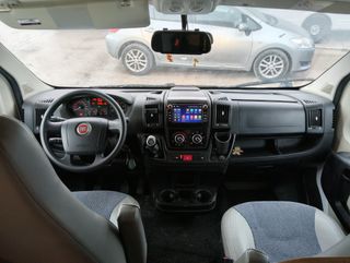 Autocaravana Capuchina 6 plazas viajar 7 dormir