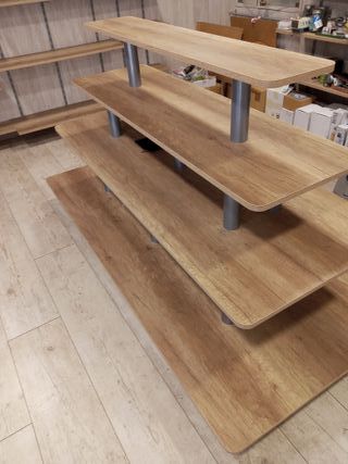 Isla expositor de madera 3 alturas para comercio