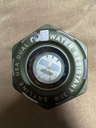 Reloj Skyline Dorado Dual Water Resistant