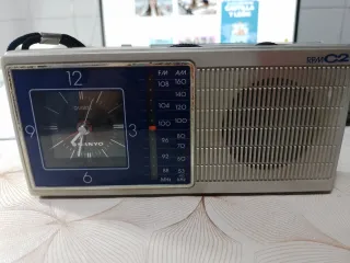 Radio Sanyo RPM C2 con Reloj