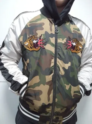 Chaqueta Bershka Camuflaje Hombre