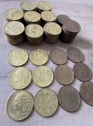 Lote 82 pesetas 1937 y 22 monedas 50 cent.