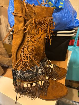 Botas altas de ante con flecos