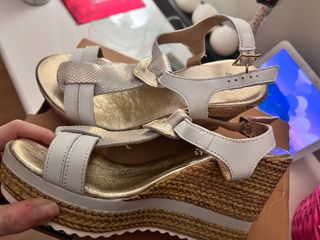 Sandalias cuña de piel