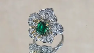 Anillo Flor Esmeralda y Cristales Plateado