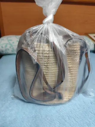 Bolso de rafia con detalle de piel