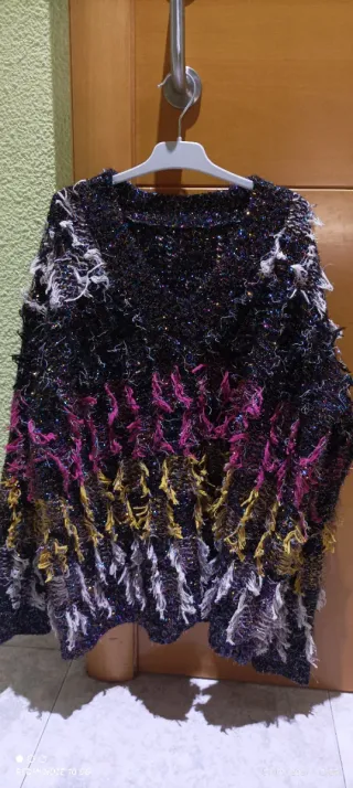 Jersey multicolor con flecos