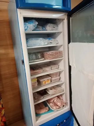 Urge vender! Congelador vertical azul