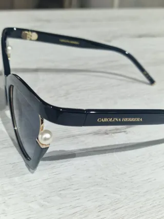 Gafas de sol negras con perlas