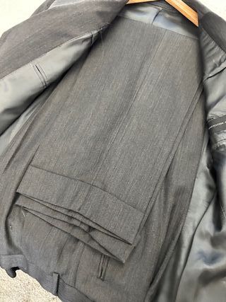 Traje Purificación García gris caballero