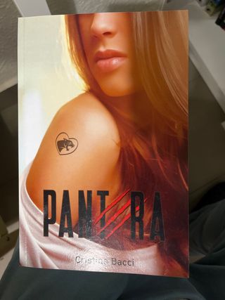 Pantera: Novela lésbica en español (Corazón de ...