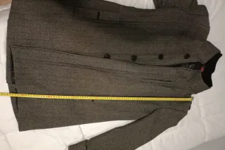 Abrigo tipo chaquetón moderno