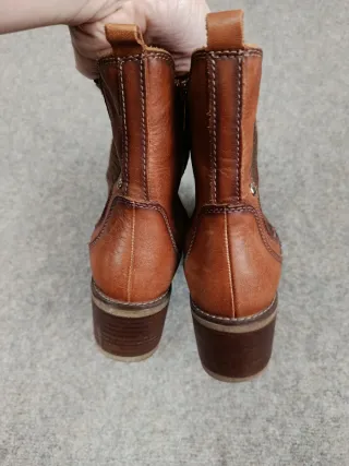 Botines de piel marrón