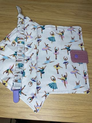 Portadocumentos, toallita y xupetero