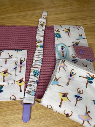 Portadocumentos, toallita y xupetero