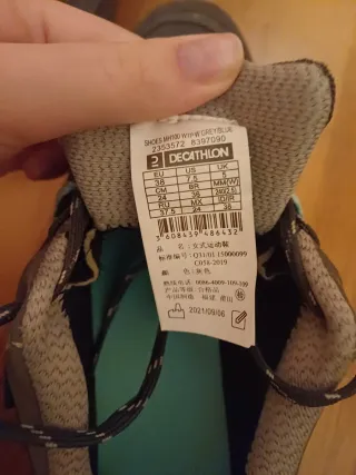 Botas de montaña Quechua grises y turquesa