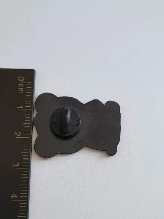 Spilla panda con secchiello di popcorn