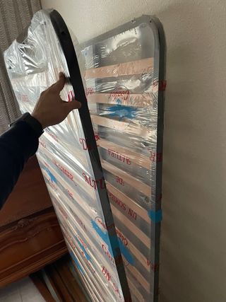 Somieres de madera y plástico y estructura cama