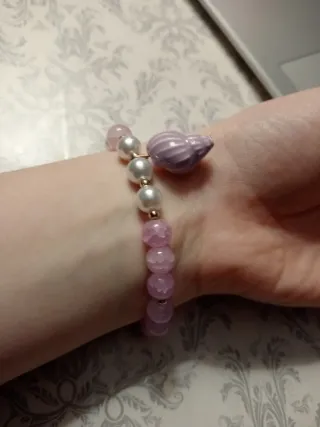 Pulsera con colgante de caracola