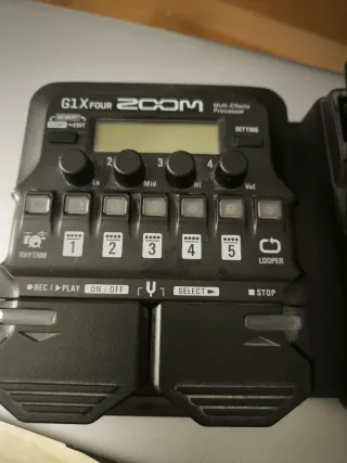 Pedalera Zoom G1X FOUR multiefectos guitarra