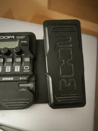 Pedalera Zoom G1X FOUR multiefectos guitarra