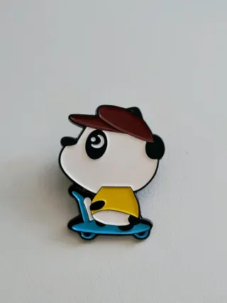 Spilla Panda su monopattino