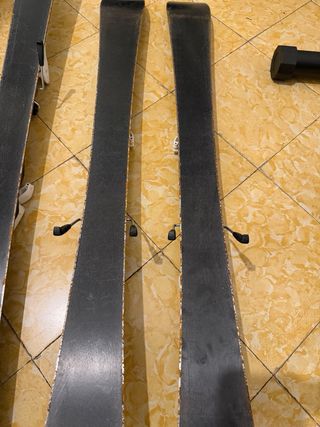 Esquís Wedze Boost 500 con fijaciones