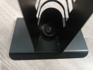 Torre porta CDs de metal negra