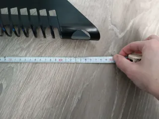 Torre porta CDs de metal negra