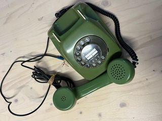 Teléfono antiguo verde aleman URSS 1970