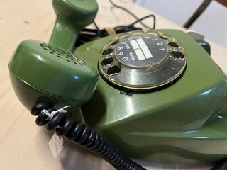 Teléfono antiguo verde aleman URSS 1970