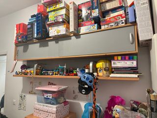 Cama litera con armario y estantería