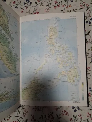 Tres libros de Atlas mundial