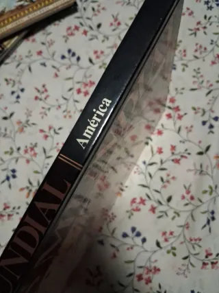 Tres libros de Atlas mundial