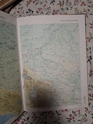 Tres libros de Atlas mundial