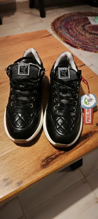 Zapatillas Pikolinos Negras Piel Acolchada.