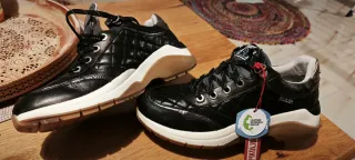 Zapatillas Pikolinos Negras Piel Acolchada.