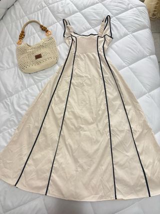 Abito midi beige con profili neri