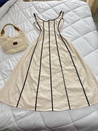 Abito midi beige con profili neri