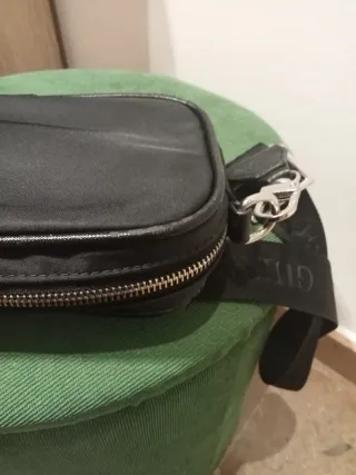 Bandolera Guess Negra ( auténtico)